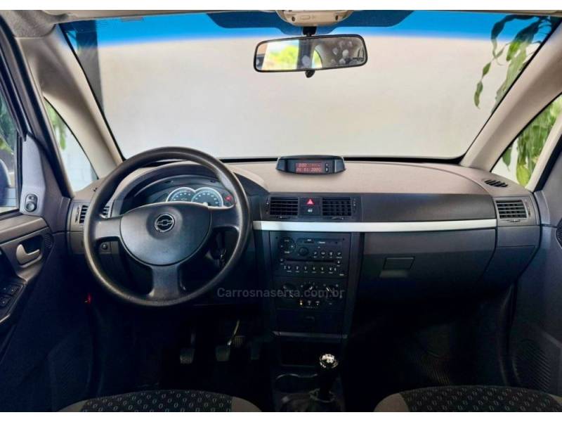 CHEVROLET - MERIVA - 2010/2011 - Prata - R$ 35.900,00