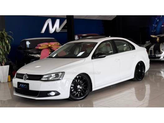 VOLKSWAGEN - JETTA - 2012/2013 - Branca - R$ 80.900,00