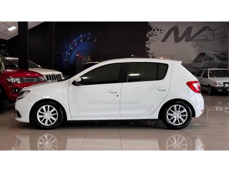 RENAULT - SANDERO - 2018/2018 - Branca - R$ 47.900,00