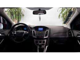 FORD - FOCUS - 2014/2015 - Vermelha - R$ 60.900,00