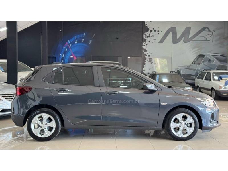 CHEVROLET - ONIX - 2023/2024 - Cinza - R$ 99.900,00