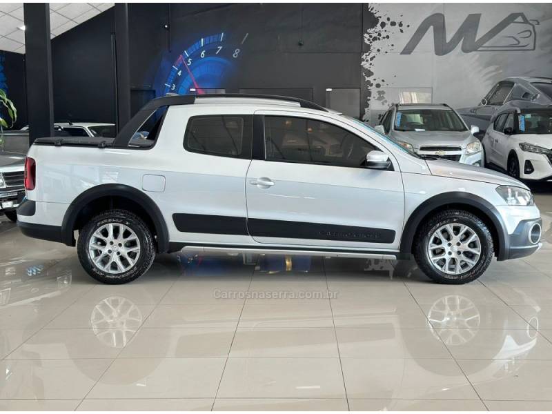 VOLKSWAGEN - SAVEIRO - 2015/2016 - Prata - R$ 79.900,00