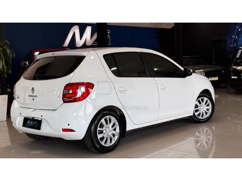 RENAULT - SANDERO - 2018/2018 - Branca - R$ 47.900,00