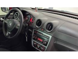VOLKSWAGEN - VOYAGE - 2015/2016 - Vermelha - R$ 49.900,00