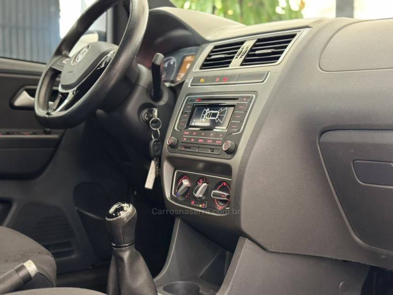 VOLKSWAGEN - FOX - 2015/2016 - Branca - R$ 54.900,00
