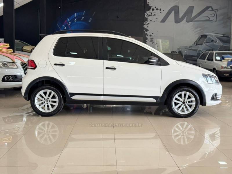 VOLKSWAGEN - FOX - 2015/2016 - Branca - R$ 54.900,00