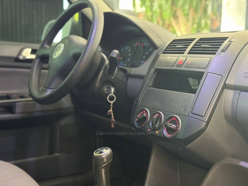 VOLKSWAGEN - POLO - 2008/2008 - Prata - R$ 39.900,00