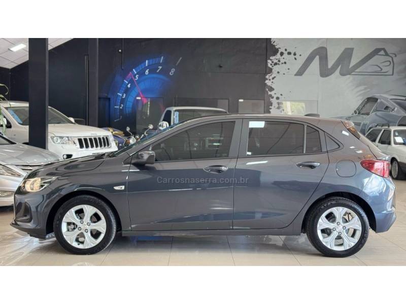 CHEVROLET - ONIX - 2023/2024 - Cinza - R$ 99.900,00
