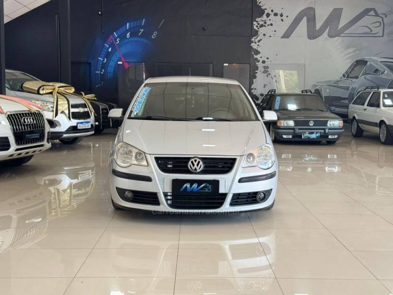 VOLKSWAGEN - POLO - 2008/2008 - Prata - R$ 39.900,00