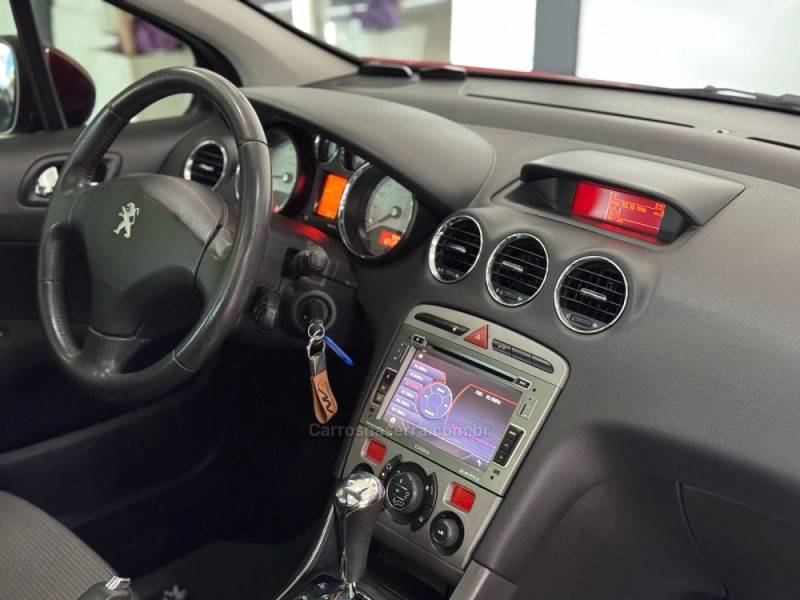 PEUGEOT - 308 - 2013/2014 - Vermelha - R$ 49.900,00