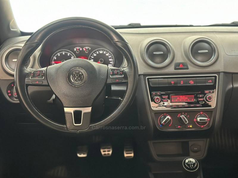 VOLKSWAGEN - SAVEIRO - 2015/2016 - Prata - R$ 79.900,00