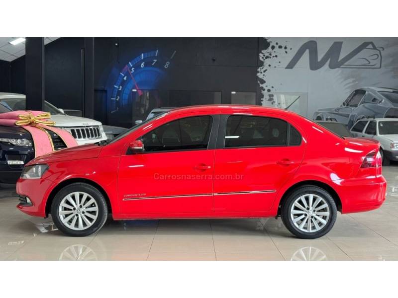 VOLKSWAGEN - VOYAGE - 2015/2016 - Vermelha - R$ 49.900,00