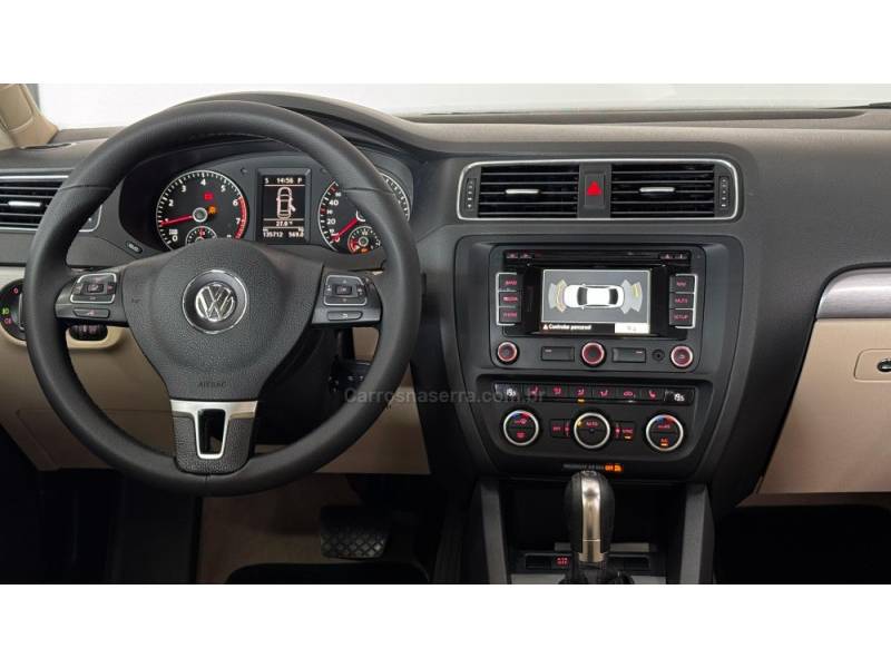 VOLKSWAGEN - JETTA - 2012/2013 - Branca - R$ 80.900,00