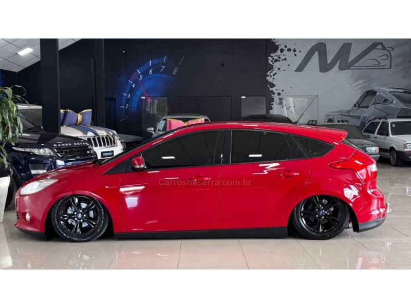 FORD - FOCUS - 2014/2015 - Vermelha - R$ 60.900,00