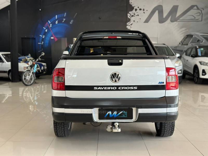VOLKSWAGEN - SAVEIRO - 2015/2016 - Prata - R$ 79.900,00