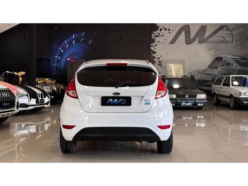 FORD - FIESTA - 2014/2015 - Branca - R$ 49.900,00