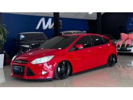 FORD - FOCUS - 2014/2015 - Vermelha - R$ 60.900,00
