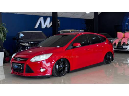 FORD - FOCUS - 2014/2015 - Vermelha - R$ 60.900,00