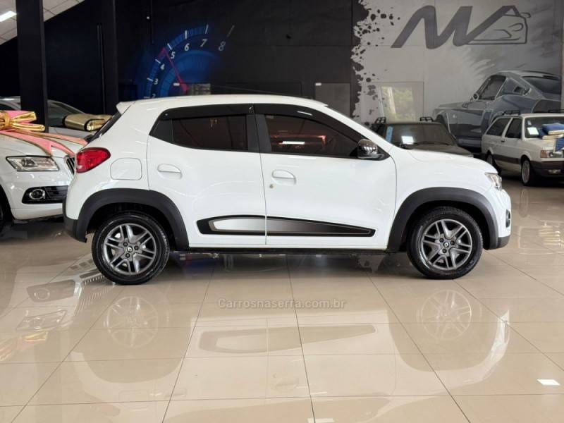 RENAULT - KWID - 2017/2018 - Branca - R$ 47.900,00