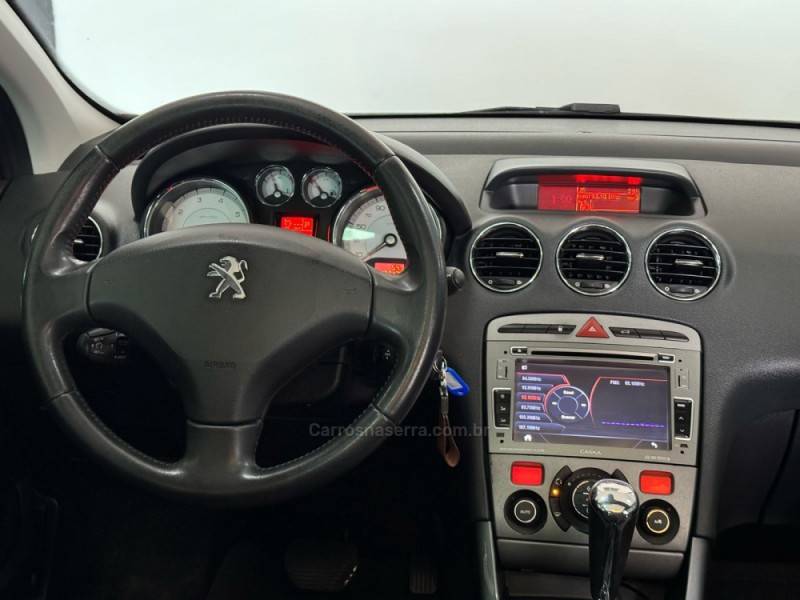 PEUGEOT - 308 - 2013/2014 - Vermelha - R$ 49.900,00
