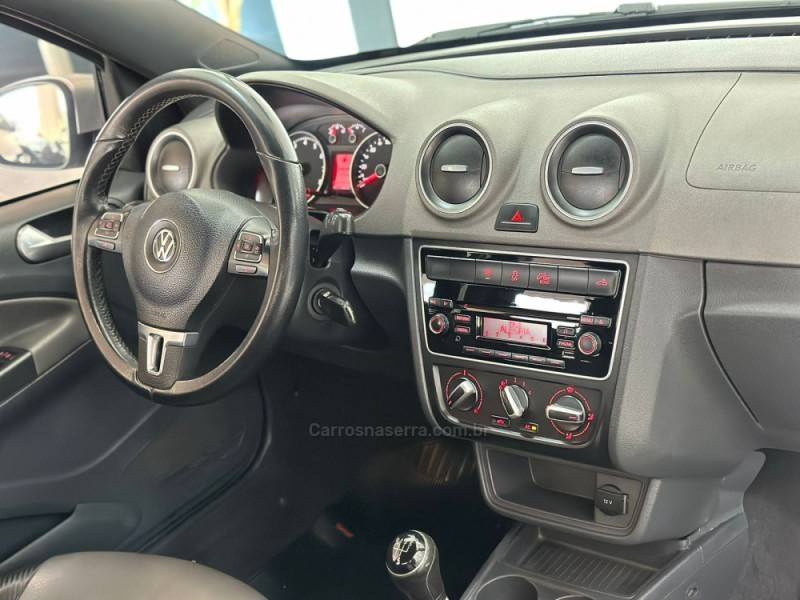 VOLKSWAGEN - SAVEIRO - 2015/2016 - Prata - R$ 79.900,00