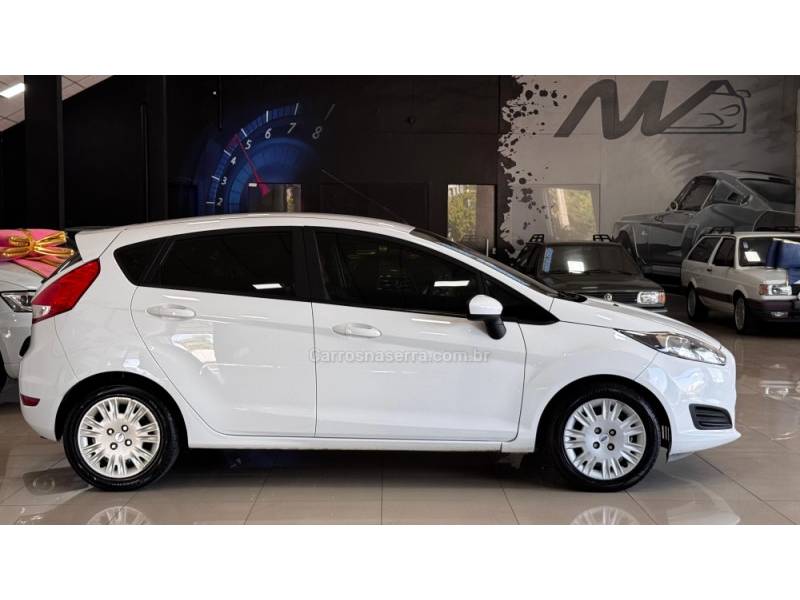 FORD - FIESTA - 2014/2015 - Branca - R$ 49.900,00