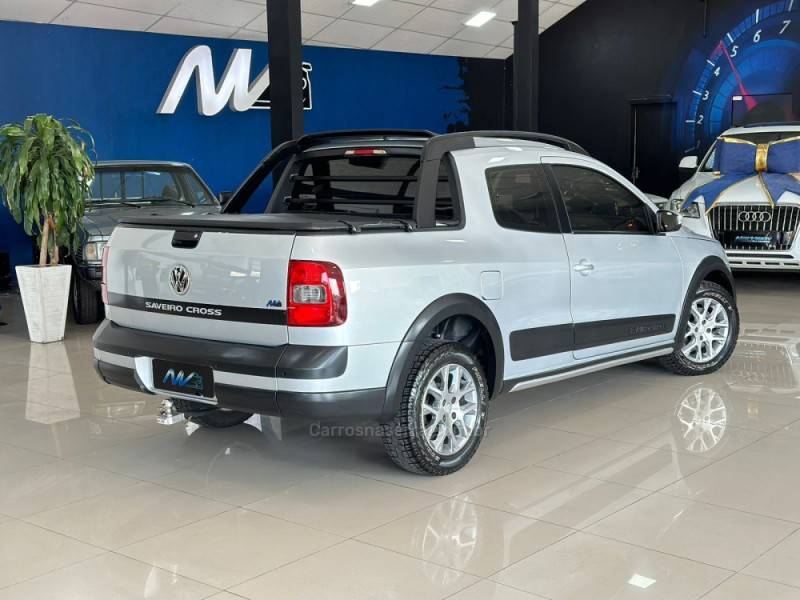 VOLKSWAGEN - SAVEIRO - 2015/2016 - Prata - R$ 79.900,00