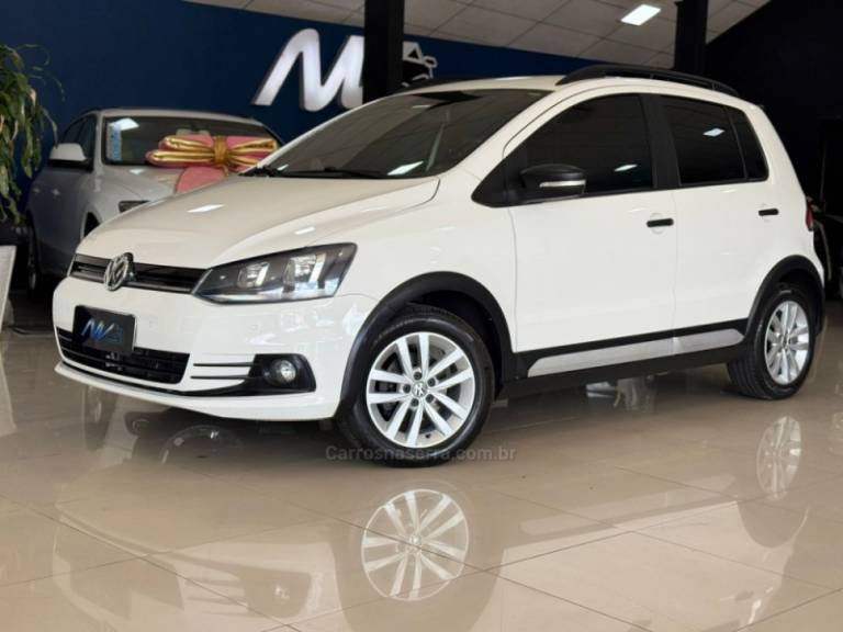VOLKSWAGEN - FOX - 2015/2016 - Branca - R$ 54.900,00