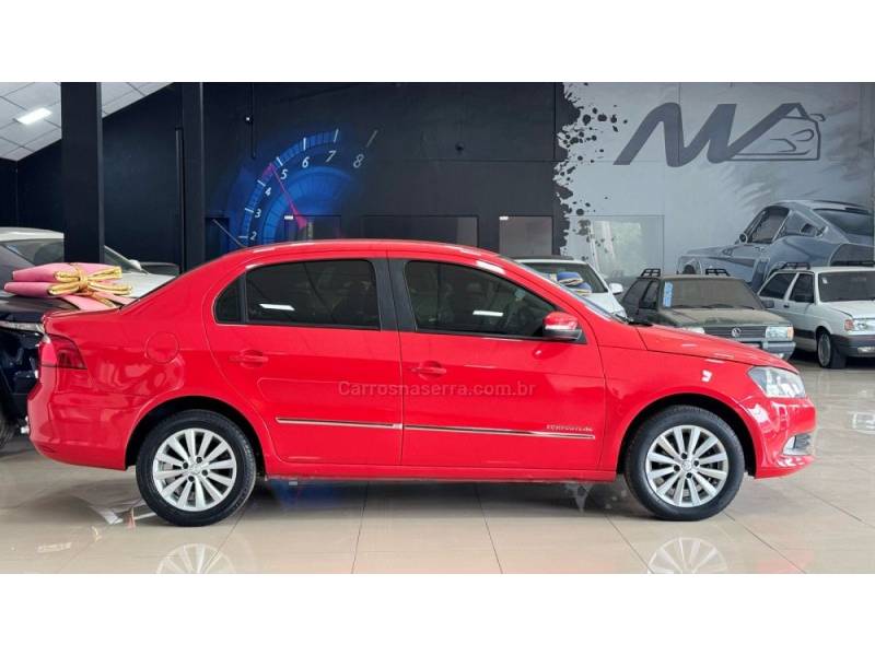 VOLKSWAGEN - VOYAGE - 2015/2016 - Vermelha - R$ 49.900,00