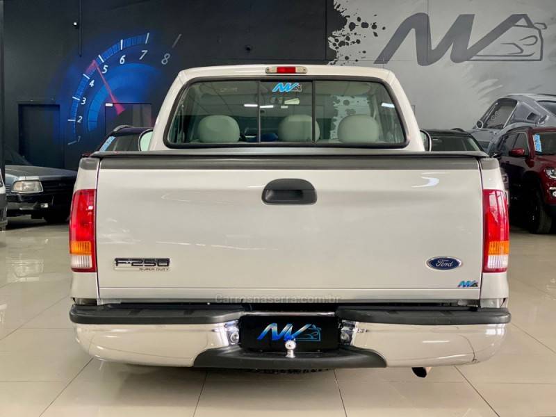FORD - F-250 - 2009/2009 - Prata - R$ 168.900,00