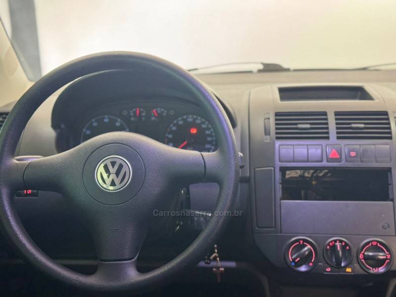 VOLKSWAGEN - POLO - 2008/2008 - Prata - R$ 39.900,00