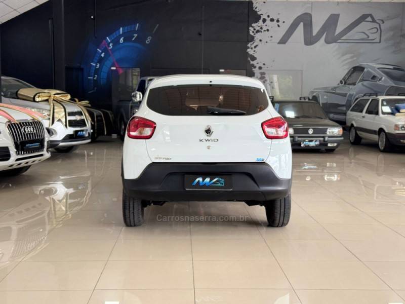 RENAULT - KWID - 2017/2018 - Branca - R$ 47.900,00