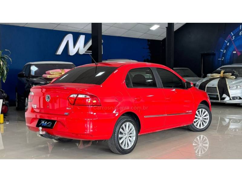 VOLKSWAGEN - VOYAGE - 2015/2016 - Vermelha - R$ 49.900,00