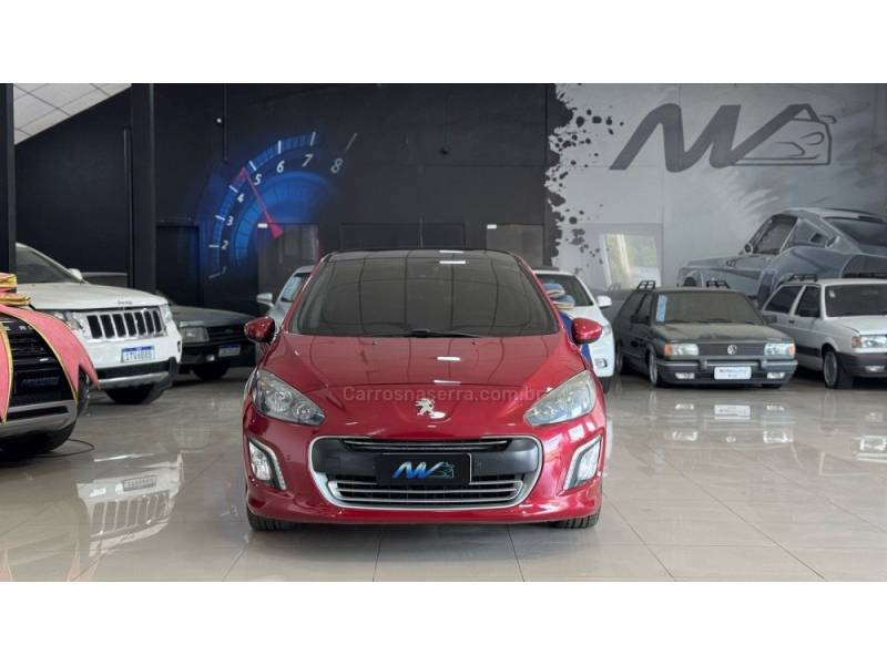 PEUGEOT - 308 - 2013/2014 - Vermelha - R$ 49.900,00