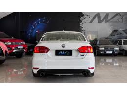 VOLKSWAGEN - JETTA - 2012/2013 - Branca - R$ 80.900,00