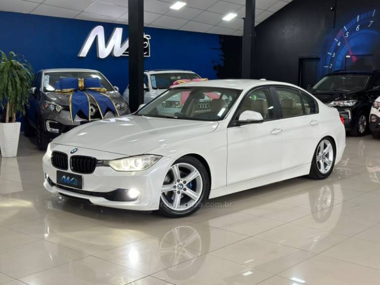 BMW - 320I - 2014/2015 - Branca - R$ 110.900,00