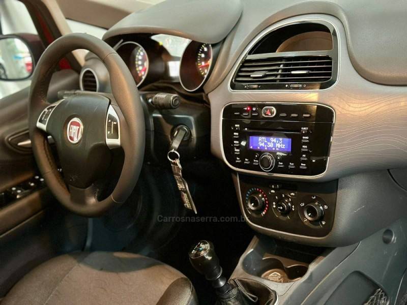 FIAT - PUNTO - 2015/2016 - Vermelha - R$ 49.900,00